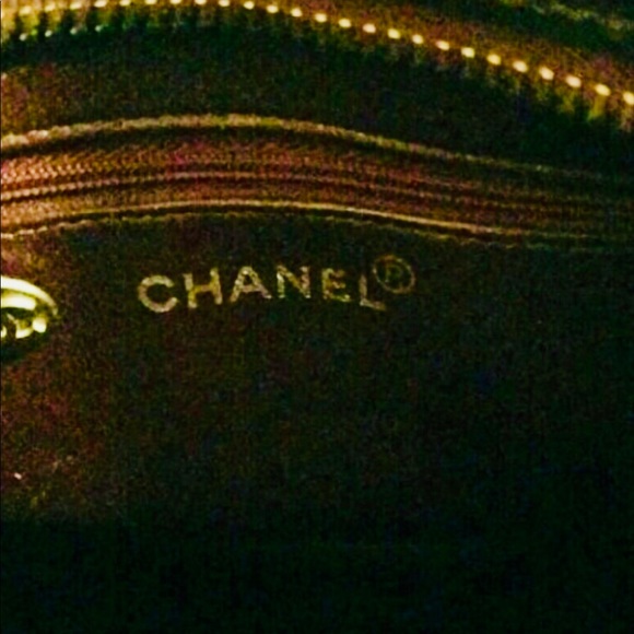 Authentic Chanel leather brown handbag. - Picture 3 of 5
